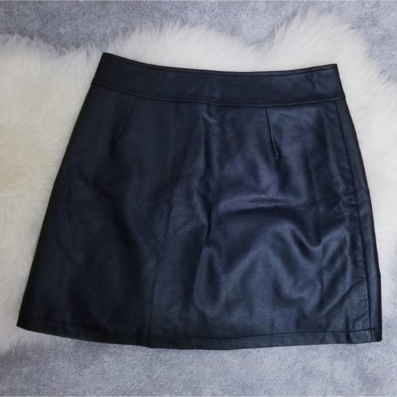 Harry Potter Knockturn Alley Faux Leather Zip Mini Skirt - Picture 4 of 8